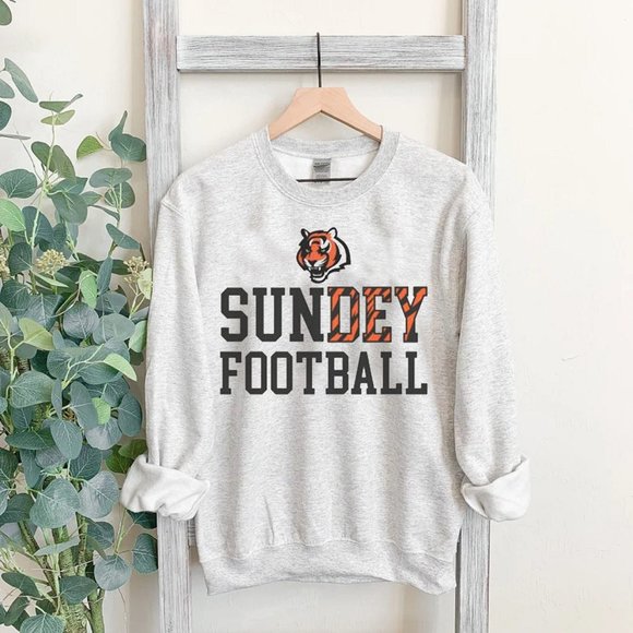 Tops - Cincinnati Bengals SUNDEY FOOTBALL Vintage Sweatshirt Bengals Sweatshirt Joe Bur